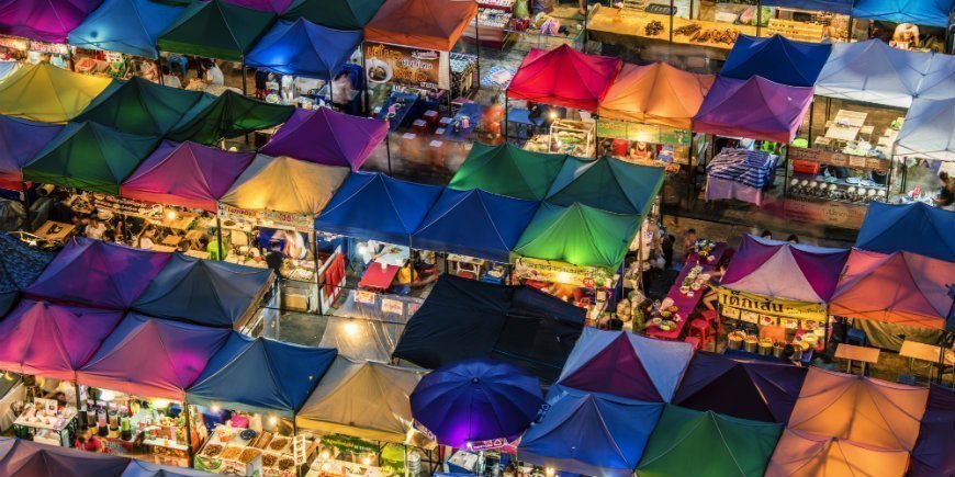 markkinoilla Bangkokissa